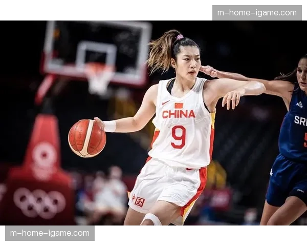 金顺凯开场犯规送点影响全局 年轻后卫大赛经验积累过程艰难